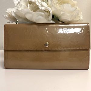 Authentic Louis Vuitton beige monogram vernis Sarah long wallet